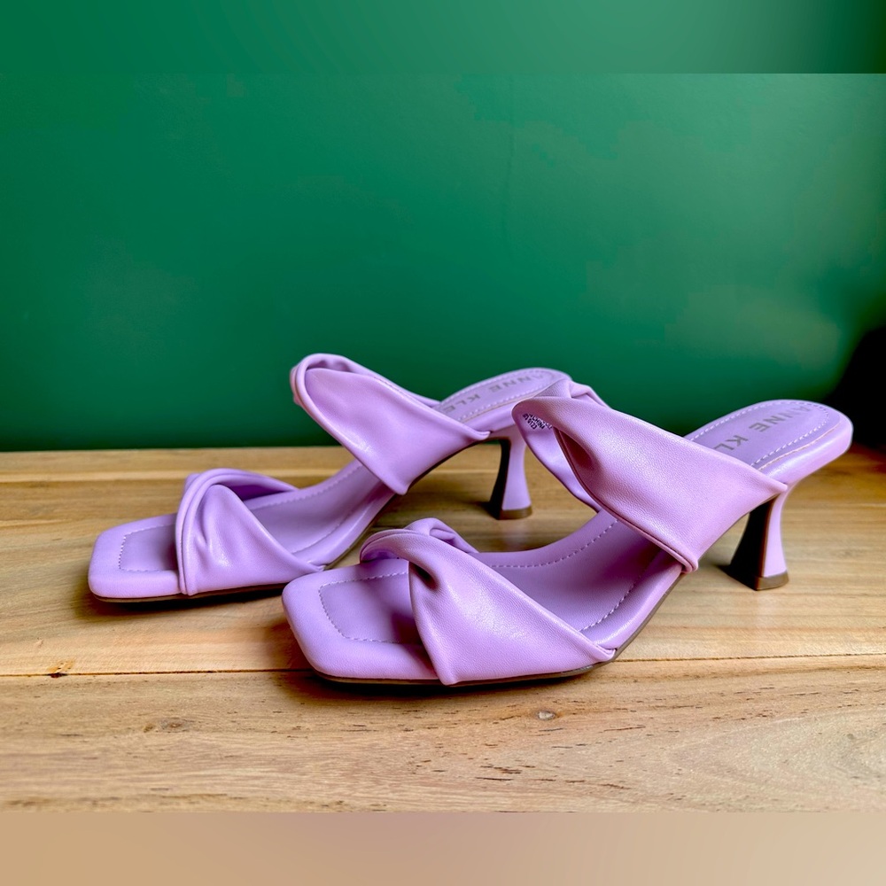 Anne Klein lavender heels